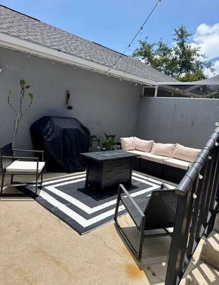 Courtyard - 7308 S Trask St