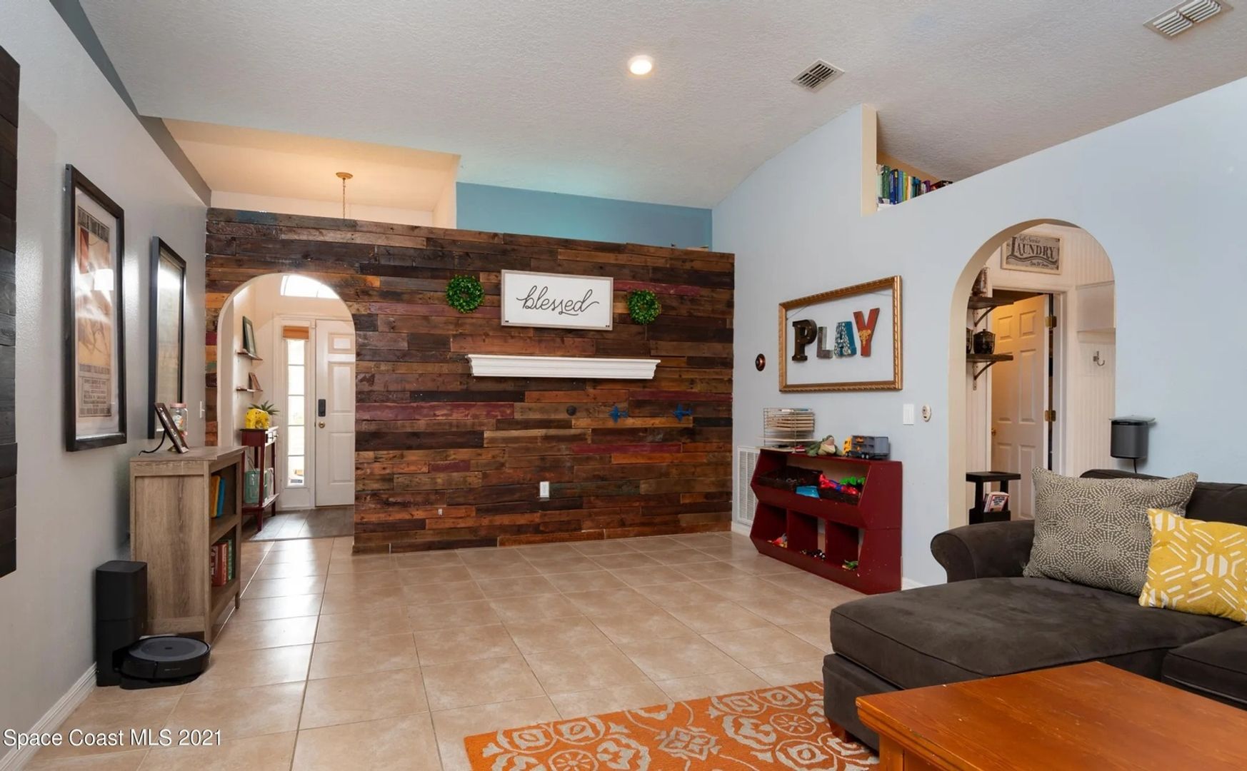 Building Photo - 3605 Burdock Ave