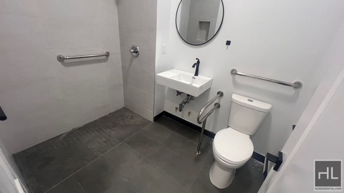 Building Photo - 900 Rogers Ave