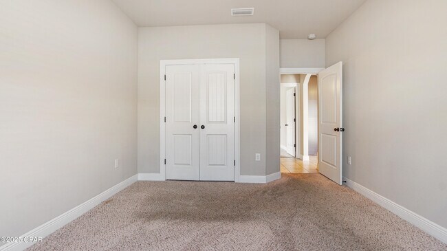 Building Photo - 221 S Shoreview Dr