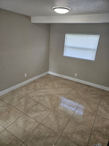 Building Photo - 2550 Stratford Dr