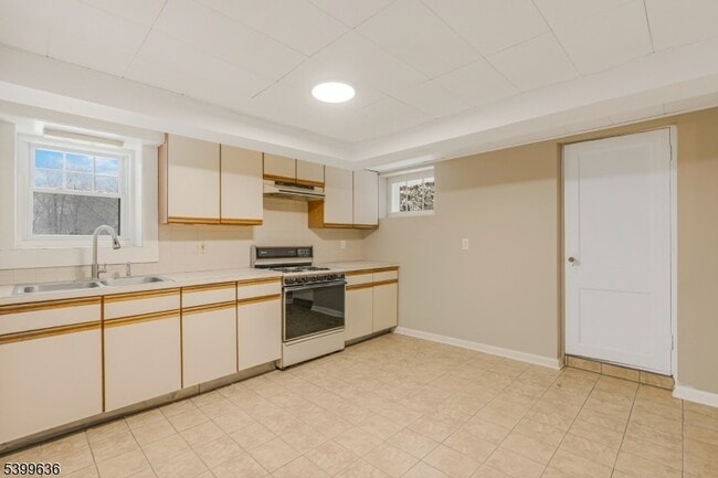 Building Photo - 111 King George Rd