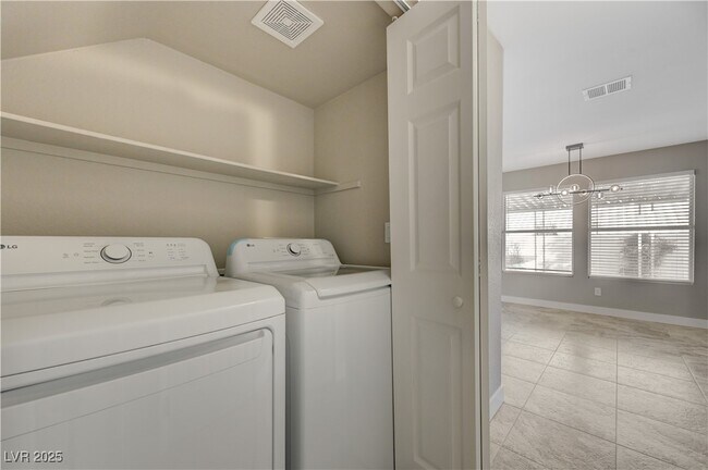 Building Photo - 170 Mirador St