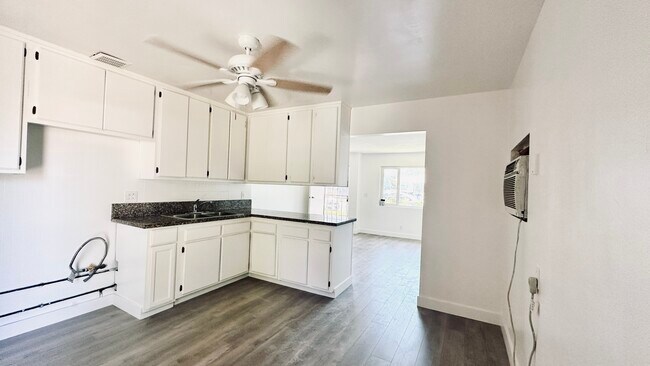 Kitchen - 5924 Gardenia Ave