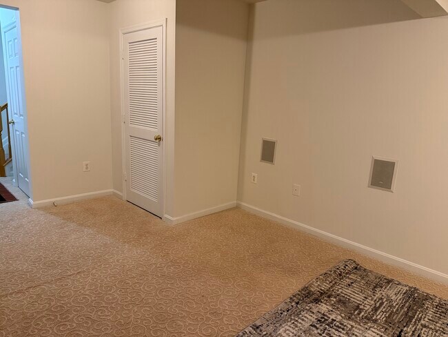 Building Photo - 4676 Deerwatch Dr