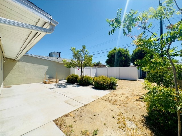 Building Photo - 8657 Ranchito Ave