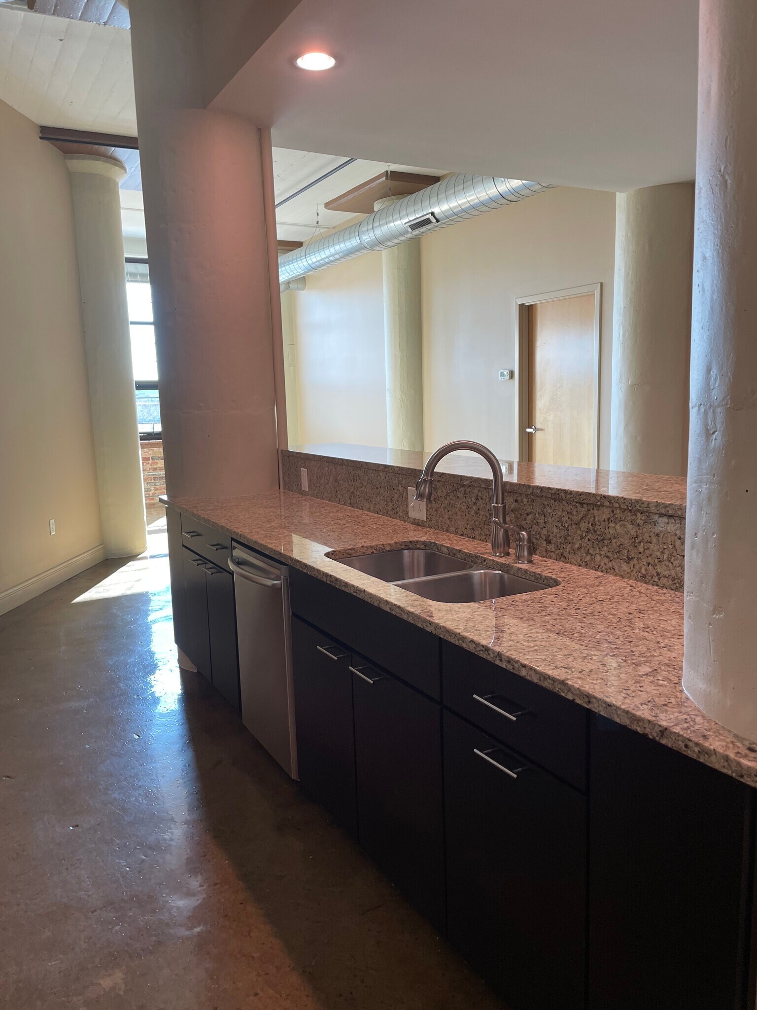 Kitchen island - 95 Perry St