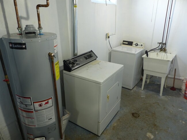 Building Photo - 7571 Pardee Rd