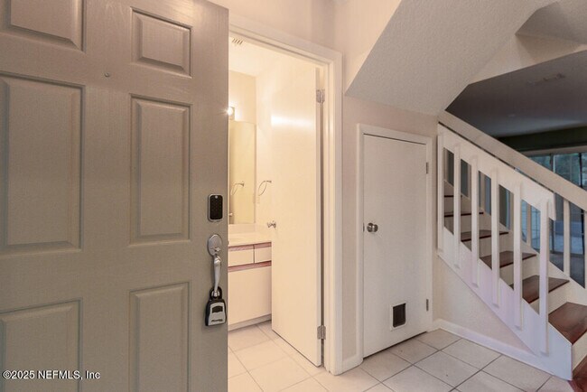 Building Photo - 1518 Spindrift Cir W