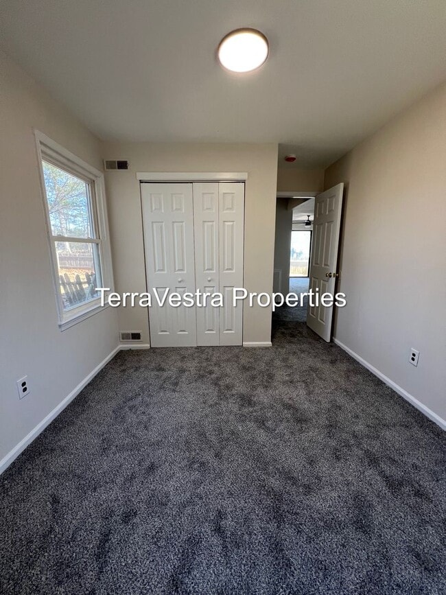 Building Photo - 23 Spar Dr