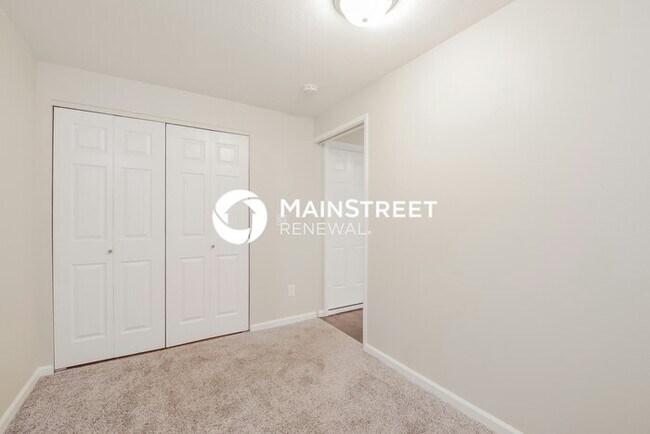 Building Photo - 4 Bedroom Pet-Friendly Home in PUYALLUP, WA with Main Street Renewal