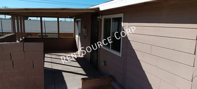 Building Photo - 3 Bedroom House for Rent in Barstow