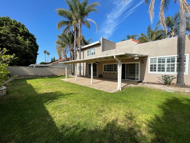 Building Photo - Live in Style in the Heart of Camarillo!