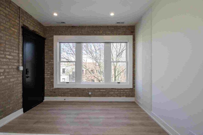 Building Photo - 1041 W Byron St