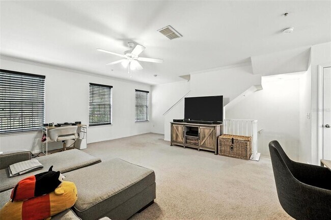 Building Photo - 742 Centervale Dr