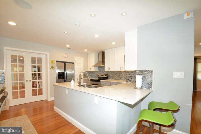 Building Photo - 6317 Everglades Dr