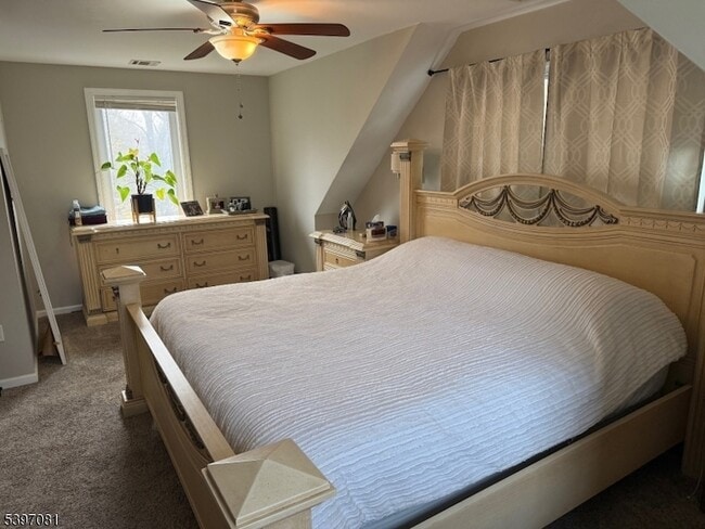 Building Photo - 8 Charles St