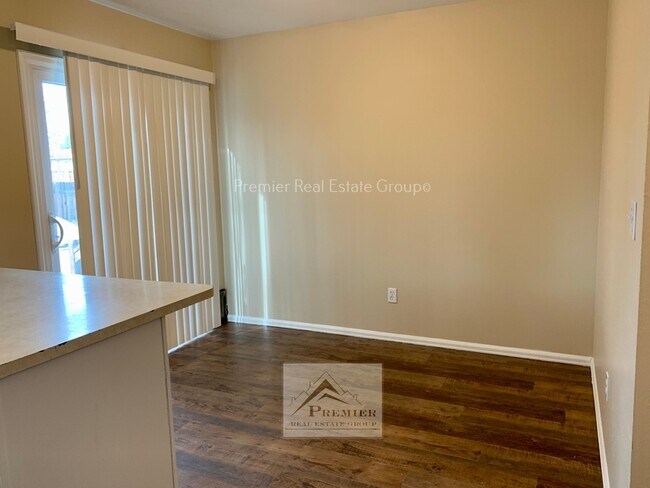 Building Photo - 1122 Delaware Dr