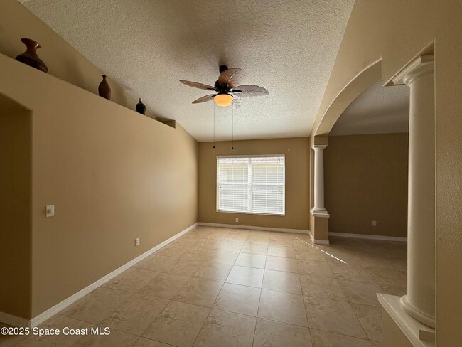Building Photo - 1634 Sun Gazer Dr