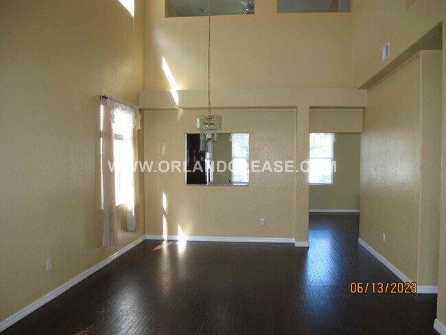Building Photo - 925 Torrey Pine Dr