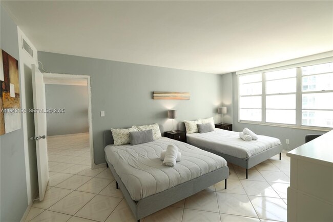 Building Photo - 5151 Collins Ave