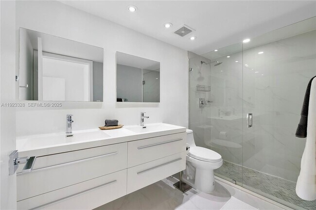 Building Photo - 780 NE 69th St