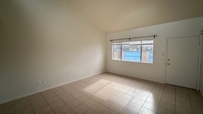 Building Photo - 2109 Sharon Way