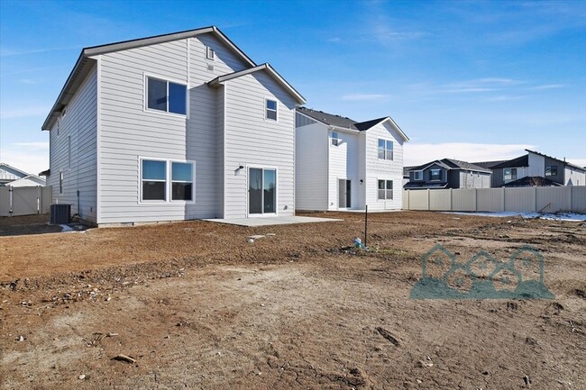 Building Photo - 3891 N Chelmsford Ave