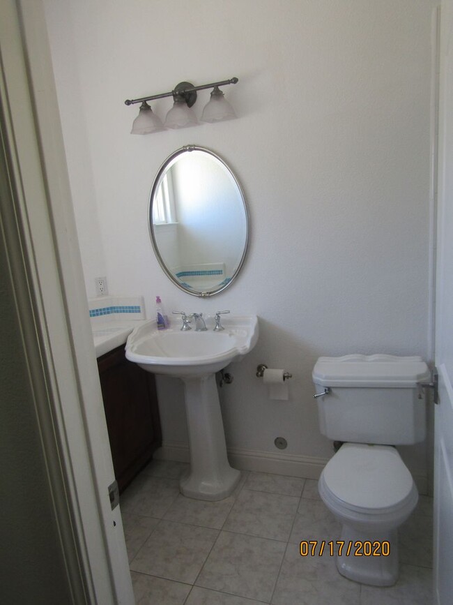 Building Photo - Orcutt Single Story Private Entry Granny Unit