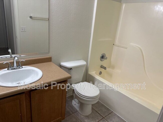 Building Photo - 1543 S Danielson Way