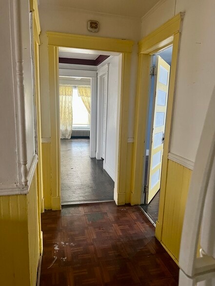 Building Photo - 163 Market St