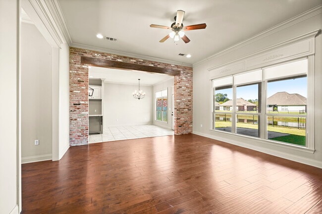 Building Photo - 16923 Bradford Ave