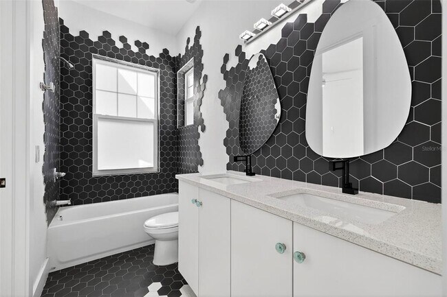 Building Photo - 611 24th Ave N