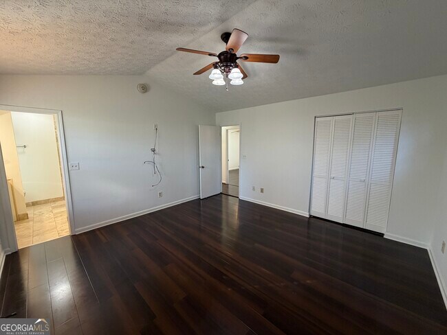 Building Photo - 3573 Clearview Dr