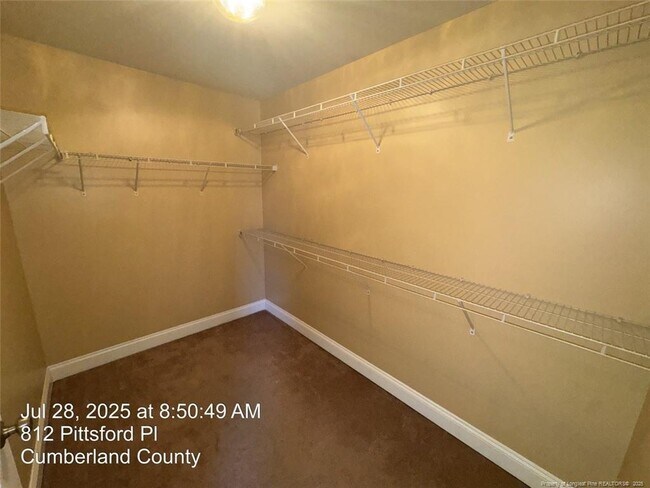 Building Photo - 812 Pittsford Pl