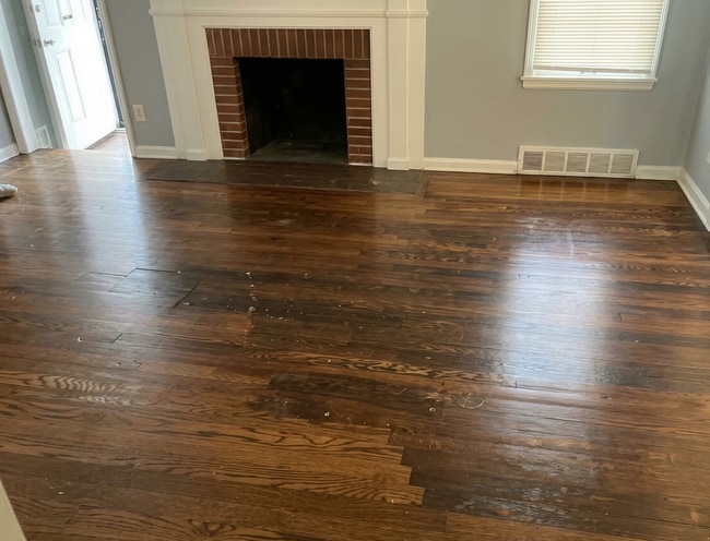 Building Photo - Spacious 3-bedroom, 1 bathroom Brick Home in Schulze