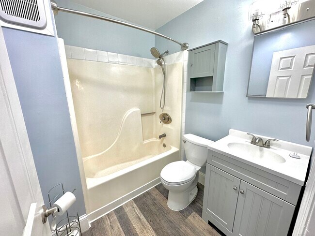 Building Photo - 55 Woodland Pl