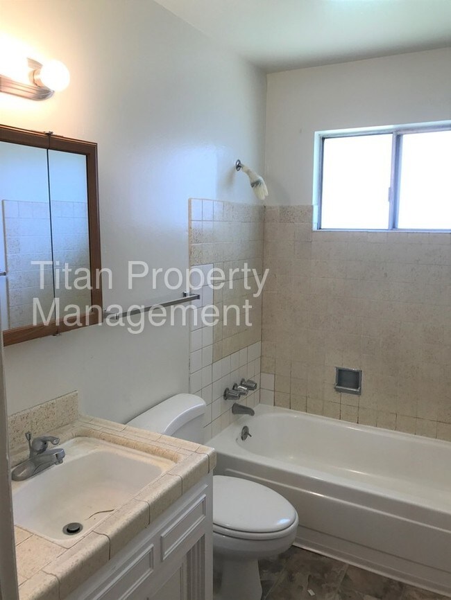 Building Photo - 1400 Harris Ave