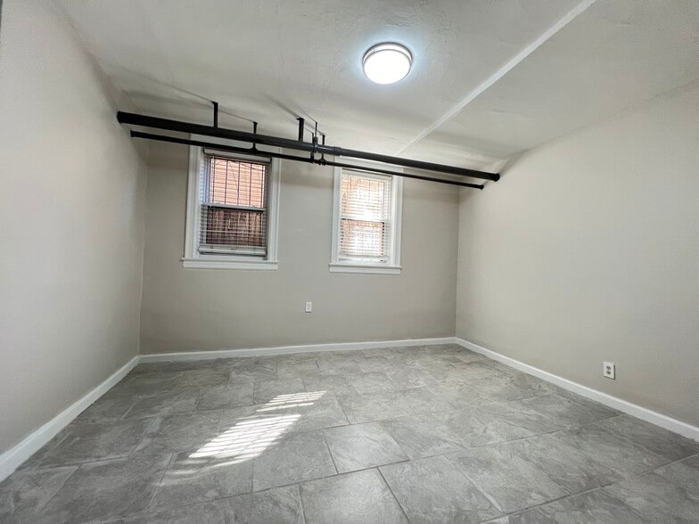 225 Union St 19 (Bsmt) - 223 Union St