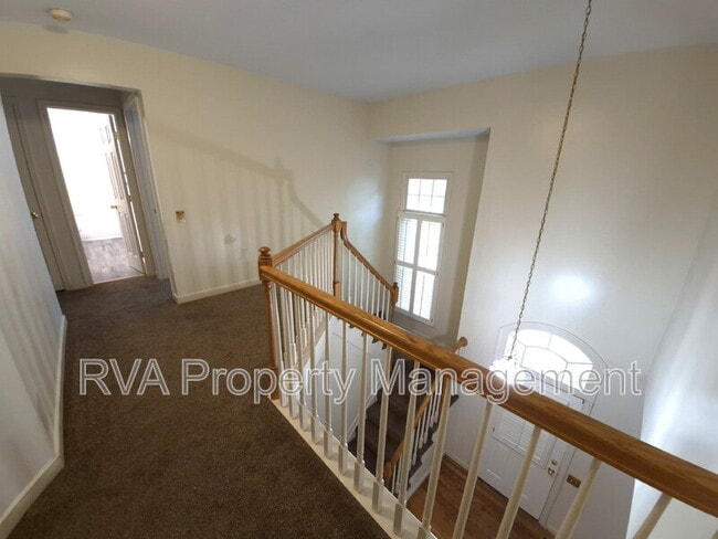 Building Photo - 6002 Oak Landing Dr