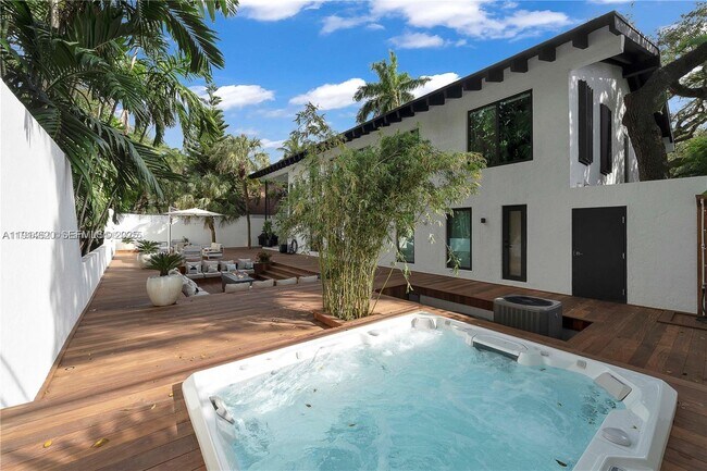 Building Photo - 3760 Douglas Rd