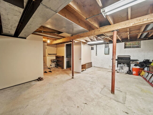 Building Photo - 189 S Park Blvd