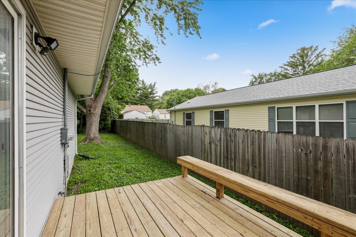 Side deck - 1001 N Coler Ave