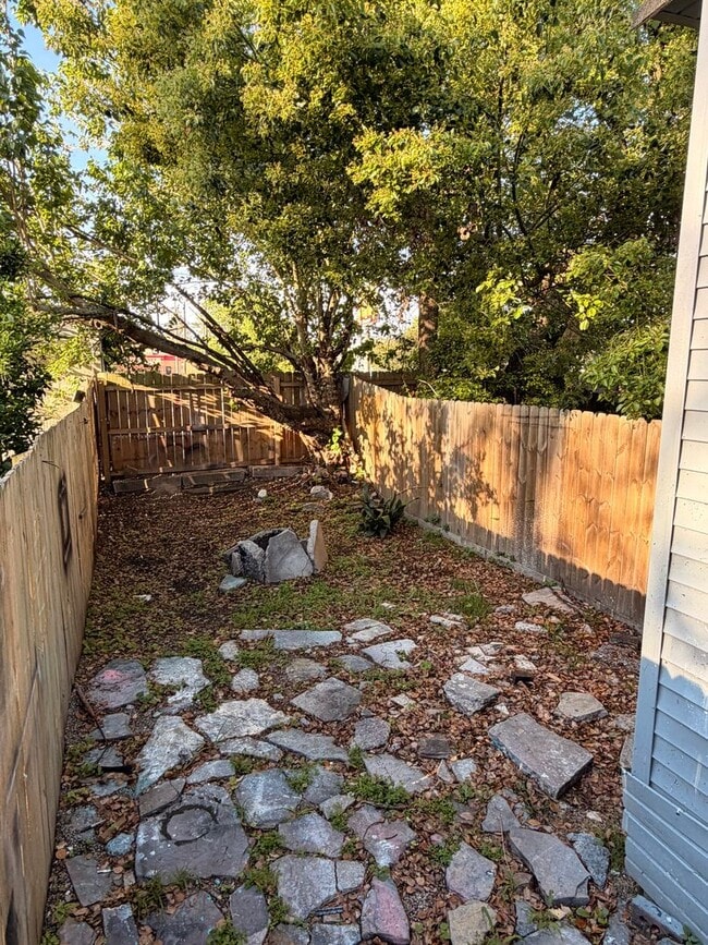 Building Photo - 2BD Shotgun w/ Private Backyard and Laundry