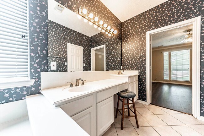 Building Photo - 2608 Leroy St