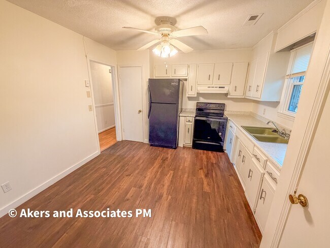 Building Photo - 3 Prestbury Dr