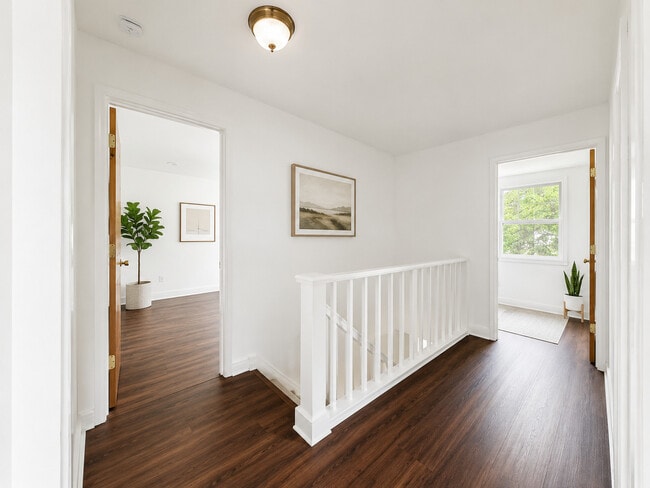 Building Photo - 254 Thornhurst Rd
