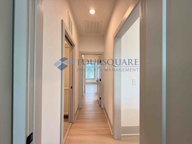 Building Photo - Modern 4-Bed / 4-Bath Townhome with Covered Patio, Deck & Garage – Inside the Beltline Near Downt...
