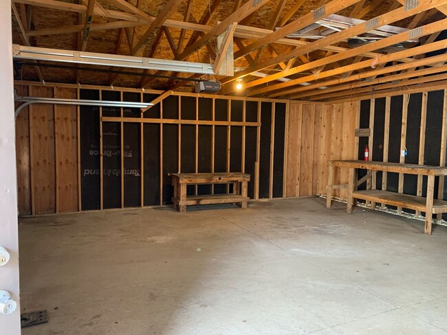Building Photo - Great 3 Bedroom Home