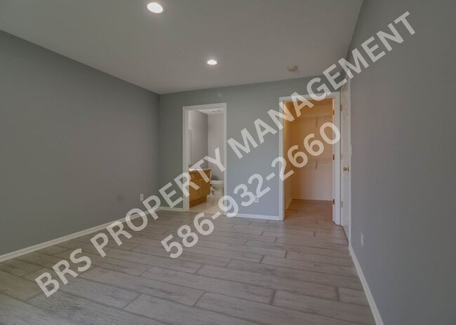 Building Photo - 2 Bedroom 2 Bathroom Condo in Sterling Heights